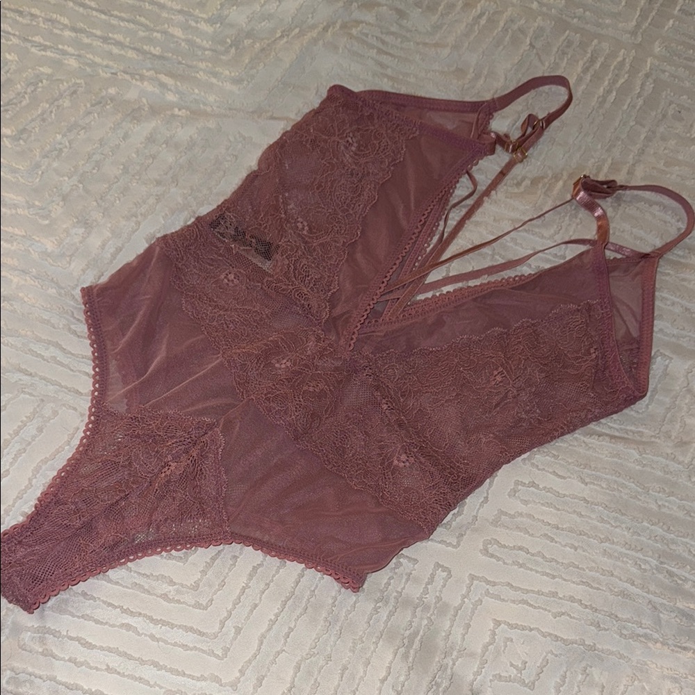 Elegant Lace Bodysuit in Mauve
